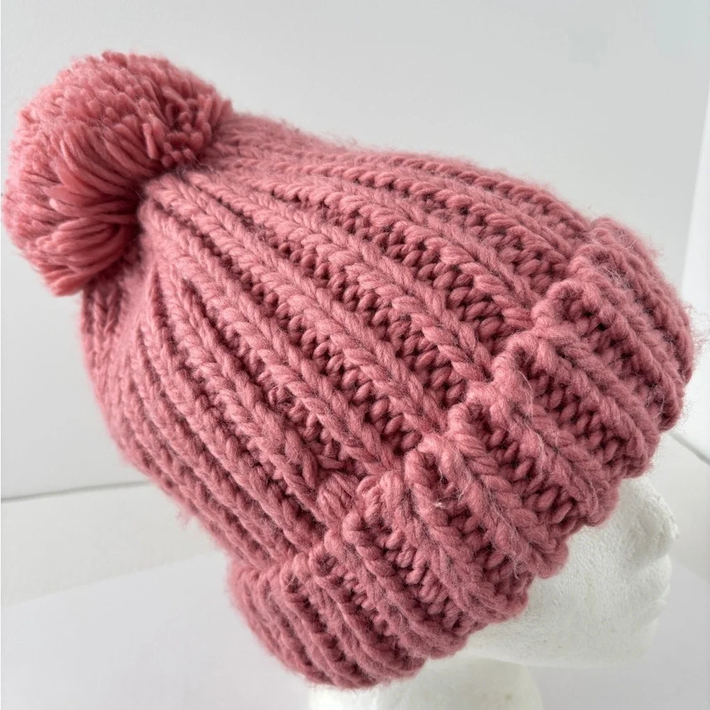 Urban Outfitters Beanie Hat Ribbed Knit Chunky Large Pom-Pom Pink Winer Cap Ski